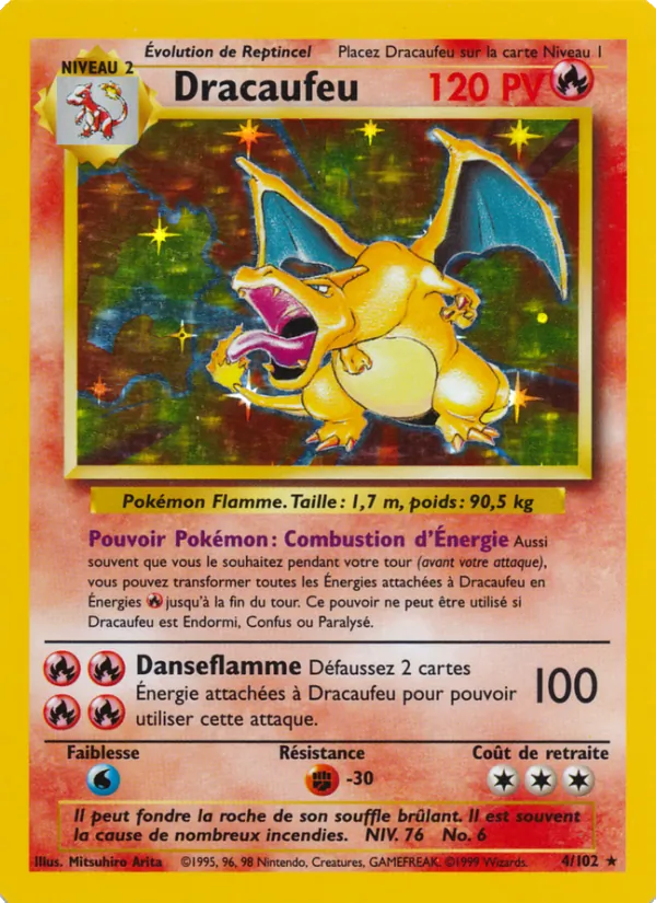 Carte Pokémon Dracaufeu 4/102 du Set de Base, Dracaufeu orange crachant des flammes sur fond holographique